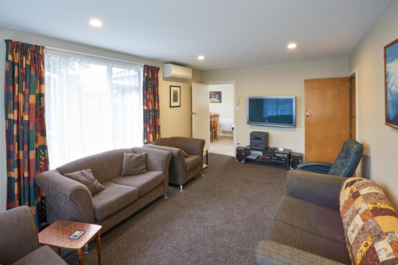 Accommodation Fiordland -The Three Bedroom House At 226A Milford Road Te Anau Esterno foto