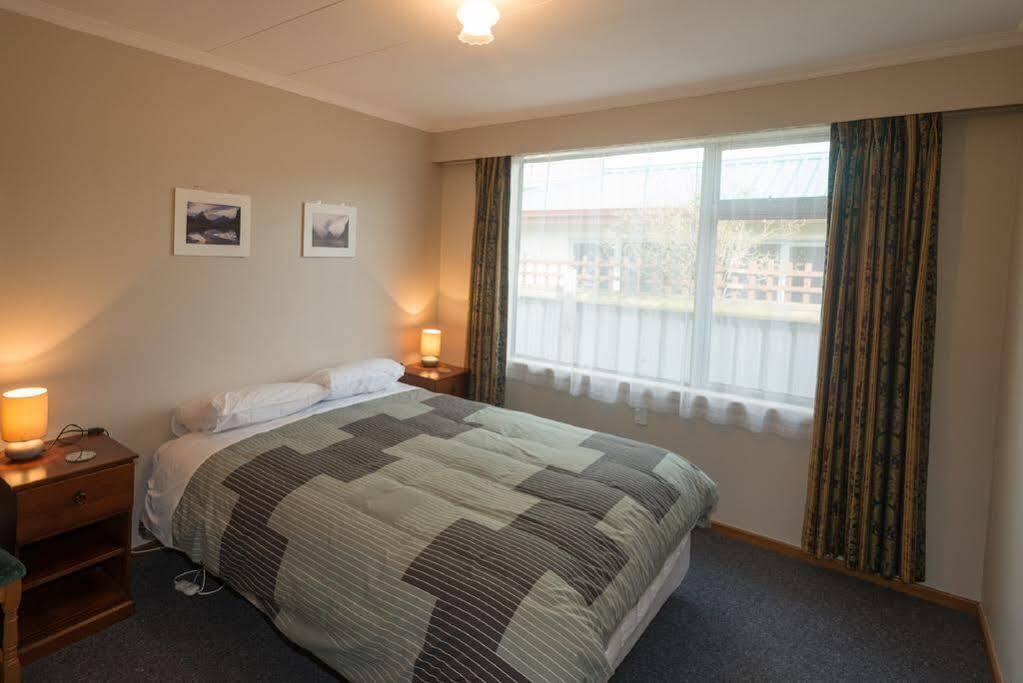Accommodation Fiordland -The Three Bedroom House At 226A Milford Road Te Anau Esterno foto